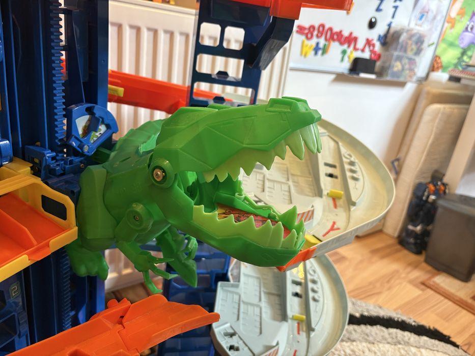 Hot Wheels Ultimate Garage varianta T-Rex