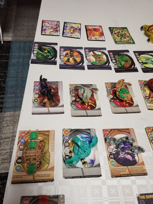 Bakugani 14 bucati.+ 13 Cartonașe Metalice.