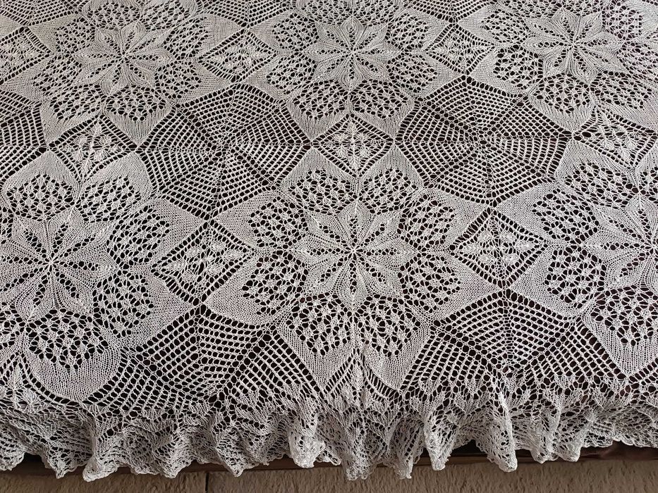 Ръчно,изплетена покривка