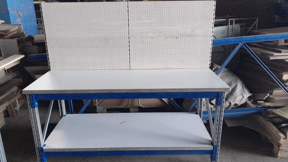 Banc de lucru, masa de lucru la comanda