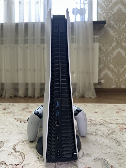 Продаю PlayStation 5 в отличном состоянии.