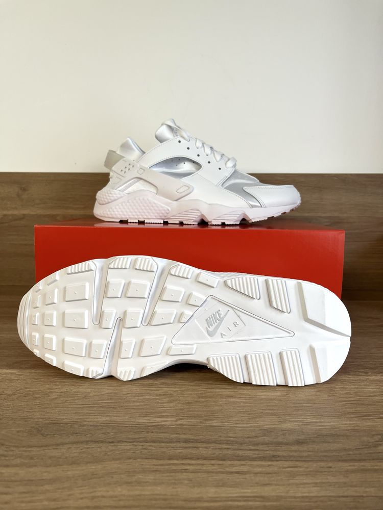 Adidasi Nike Air Huarache DD1068-10, Nr. 40, 4.5, 44 - Noi!