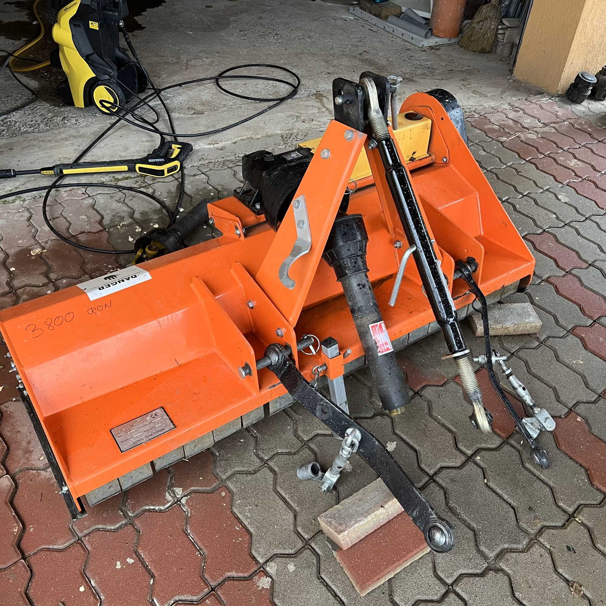 Vand Ferrari 75, articulat, motor Slanzi DVA 920 G 2 pistoane 24cp