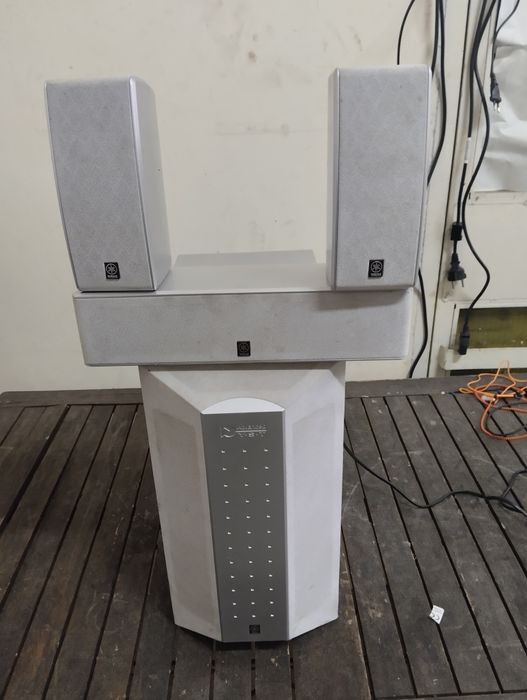 Yamaha субуфер +среда и две колони