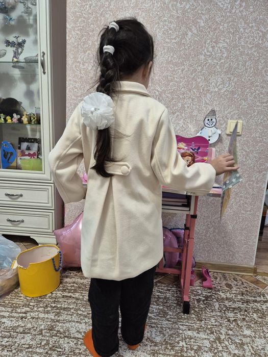 Продам пальто на девочку