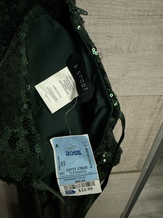 Вечернее платье изумрудное