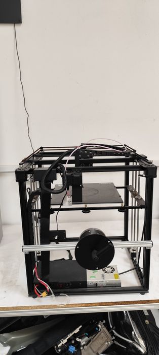 Vând imprimantă 3D