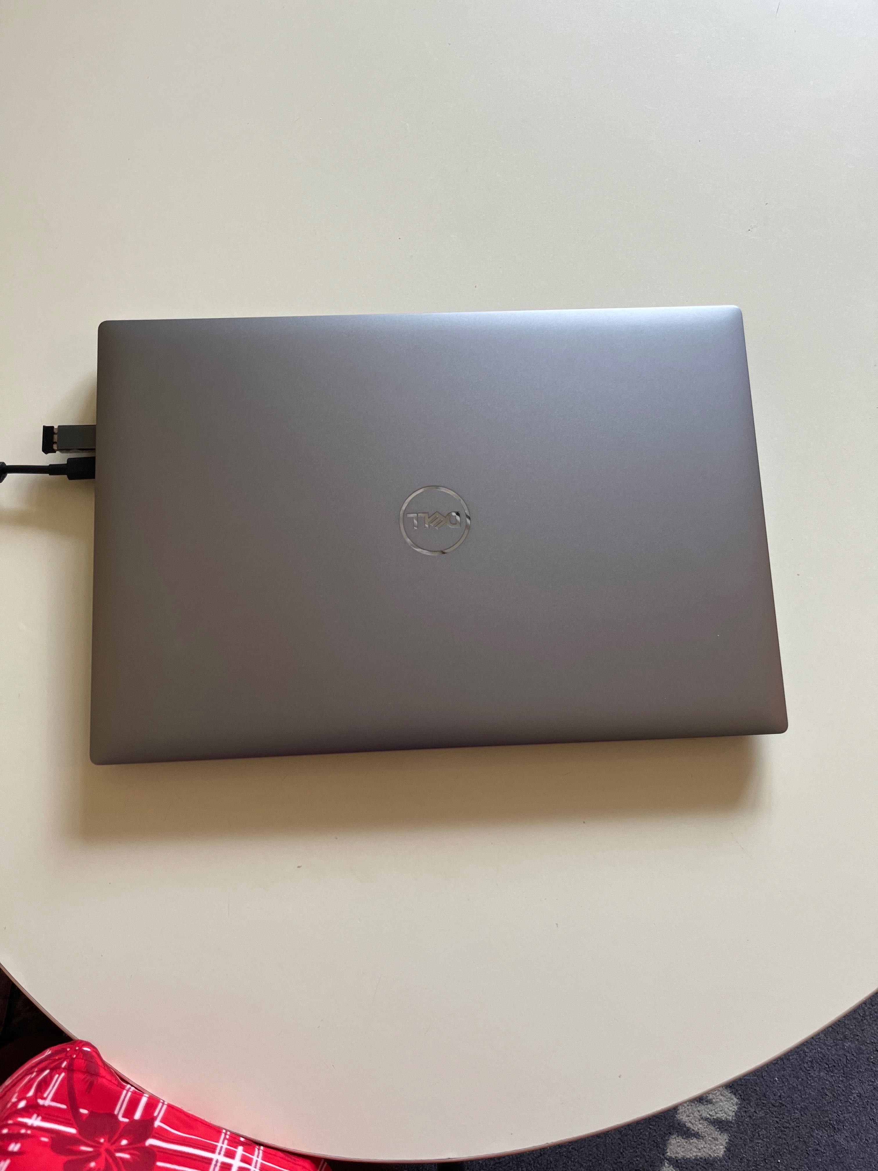 Продава се лаптоп Dell Precision 5680