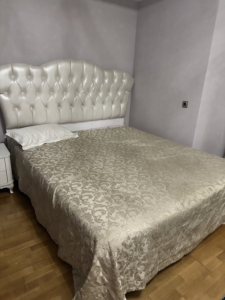 Продам двуспальную кровать