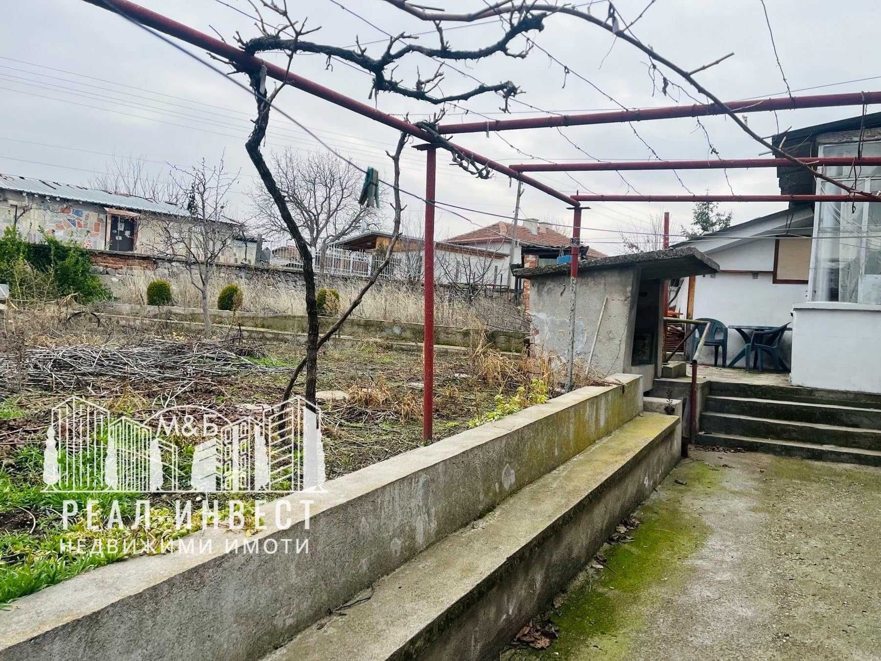 Продавам къща в с. Крум