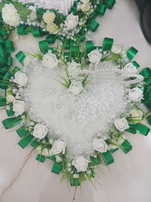 Aranjamente masini,cocarde,pahare etc