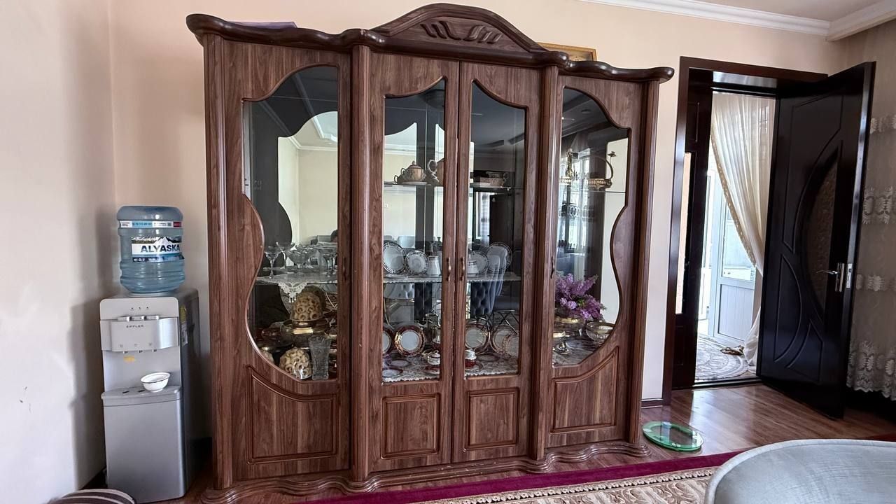 Сервант sotiladi
