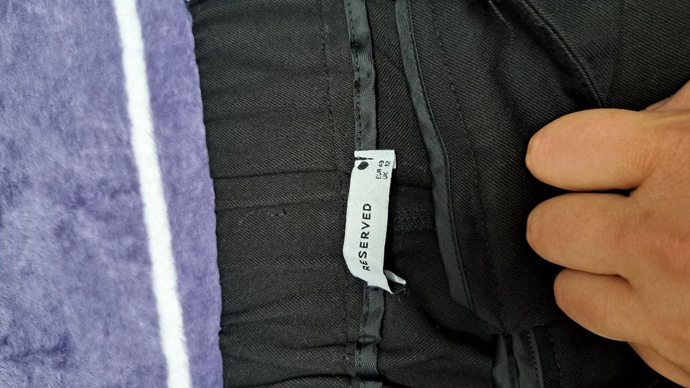 Pantaloni reserved