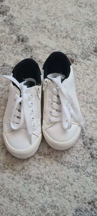 Vând adidași Zara nr. 26 în stare foarte bună