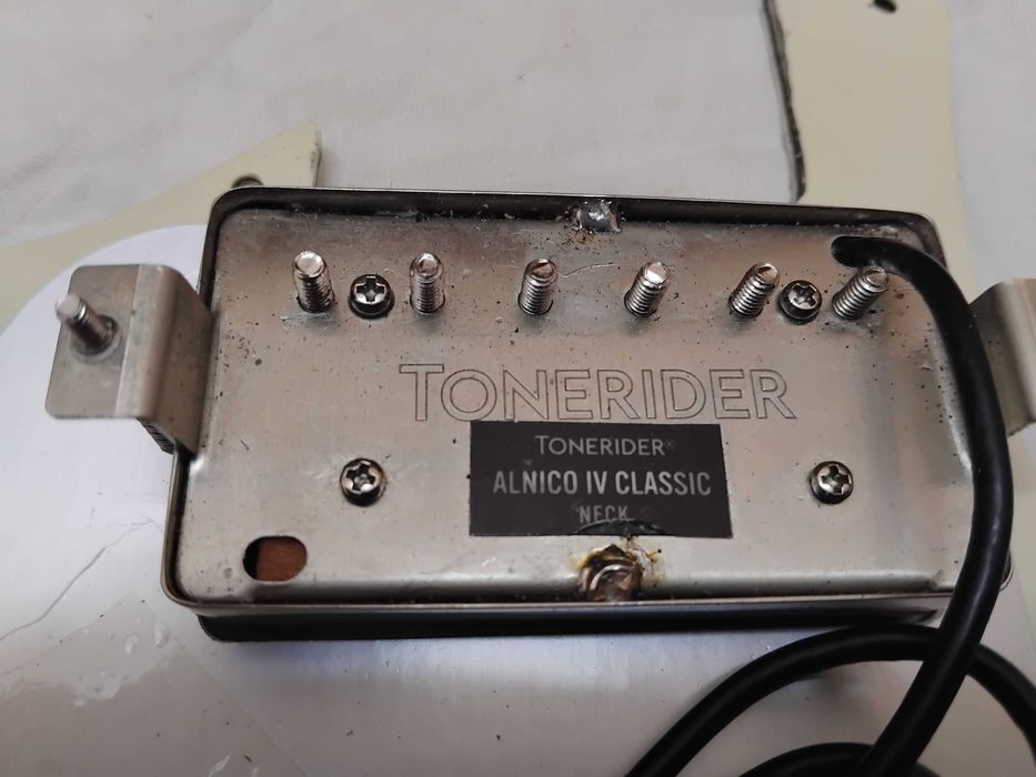 продава нова китара