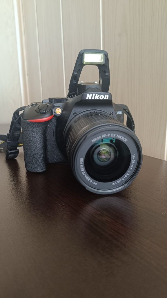 Nikon D3500 + обектив Nikon AF-P NIKKOR 18-55mm VR