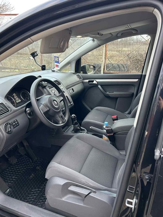 Vând Volkswagen Touran
