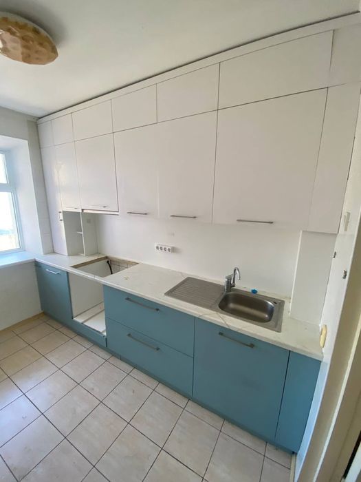 продам кухню срочно