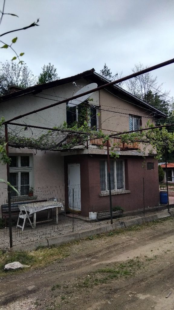 Продава къща в гр.Дупница