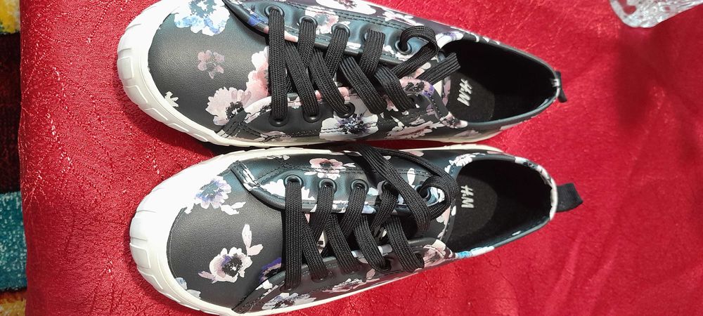 Нови кецове Н&М 37 номер