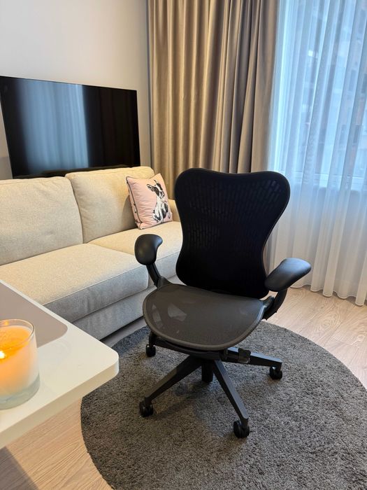 Herman Miller Mirra 2 (2025) Офис Стол - Почти Като Нов!