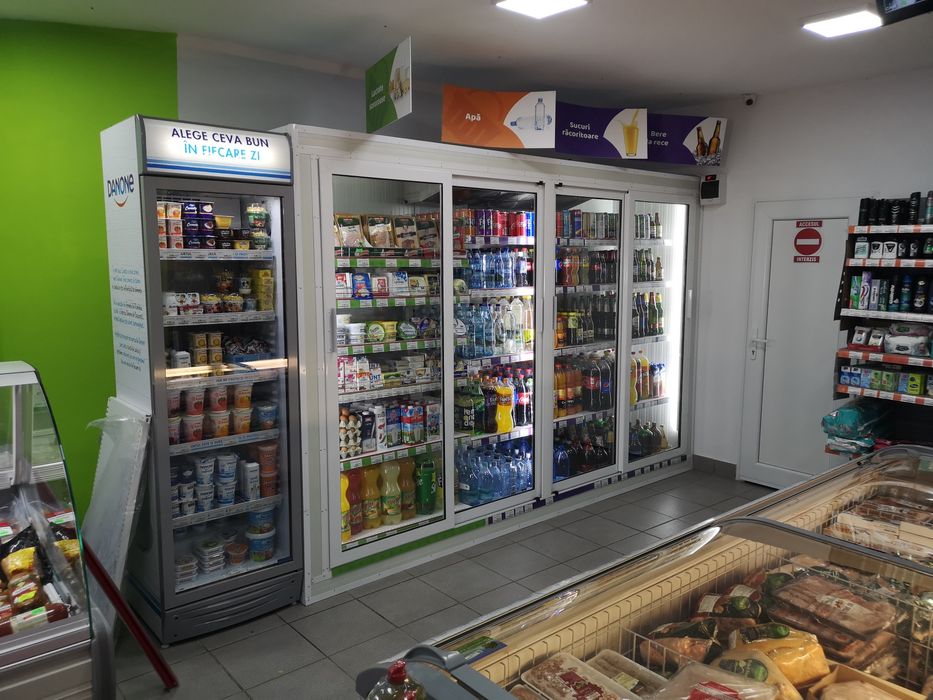 vitrina verticala bauturi