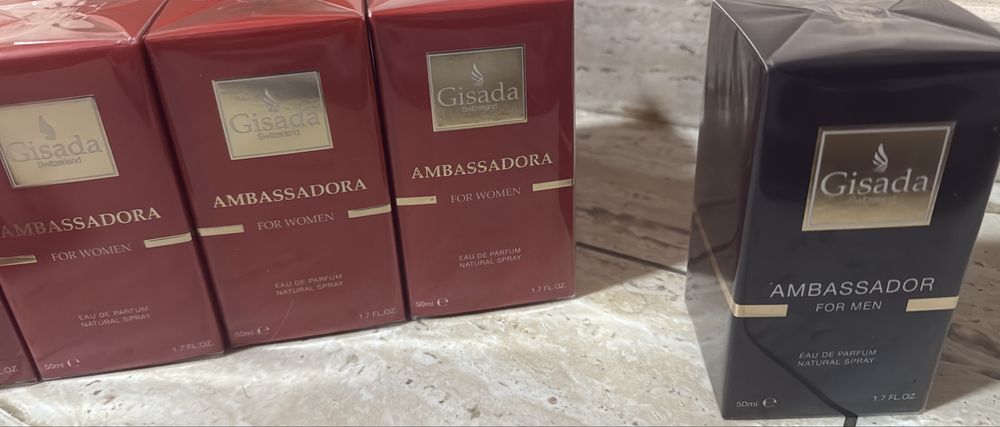 Vând parfumuri diverse !