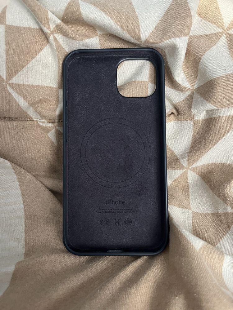 Продавам оригинален кейс за iPhone 13