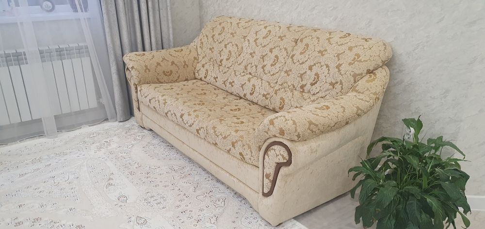 Продам диван с креслами