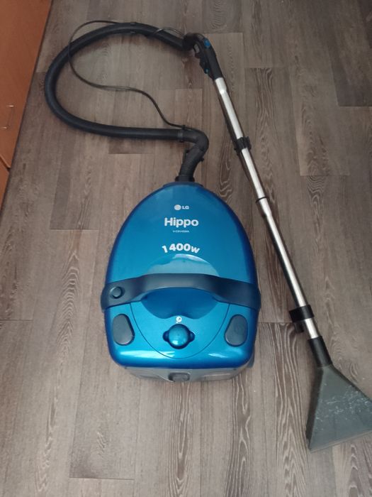 Продаю срочно пылесос моющий Lg Hippo 1400w