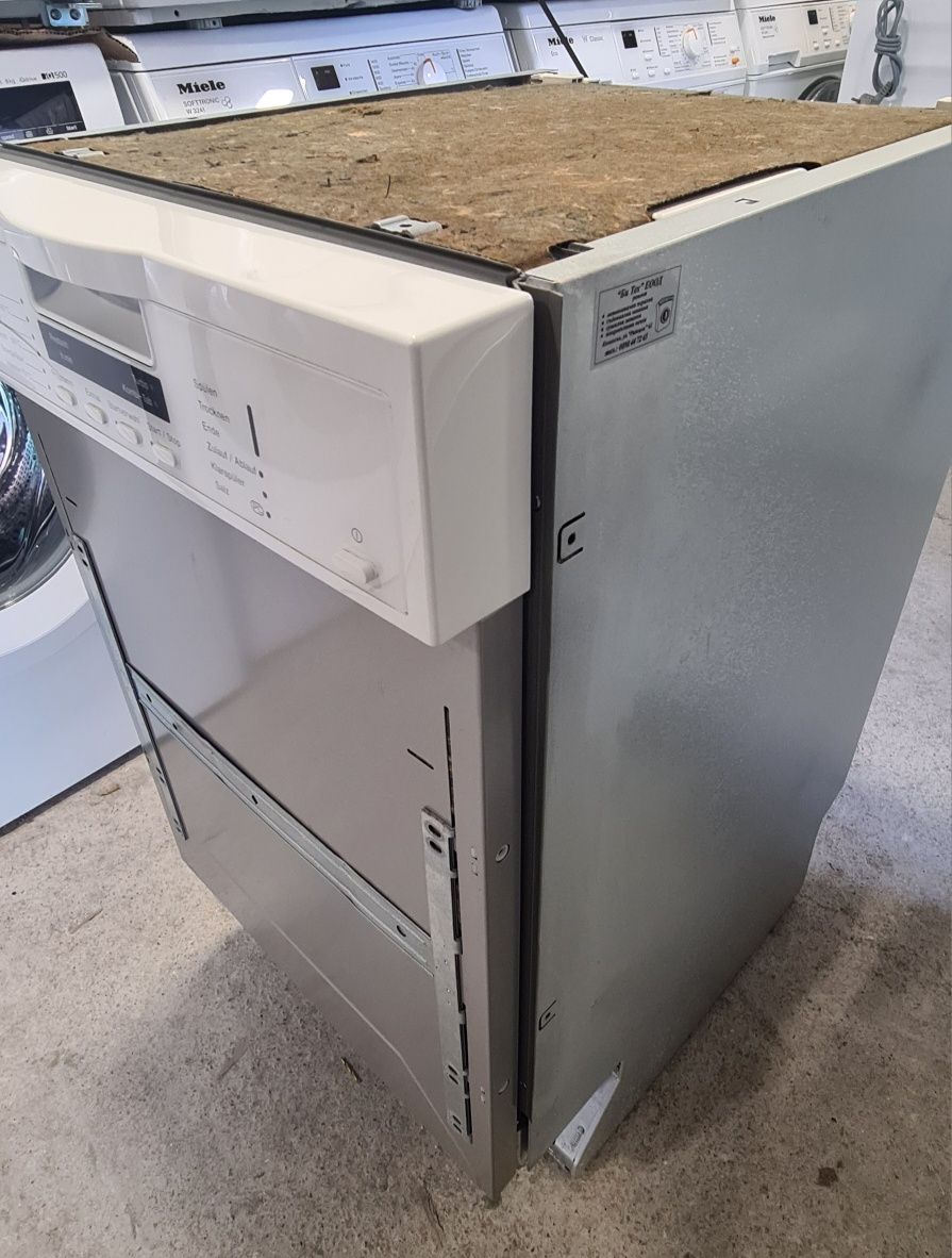 Съдомиялна за вграждане 45см  MIELE  1202 SCi