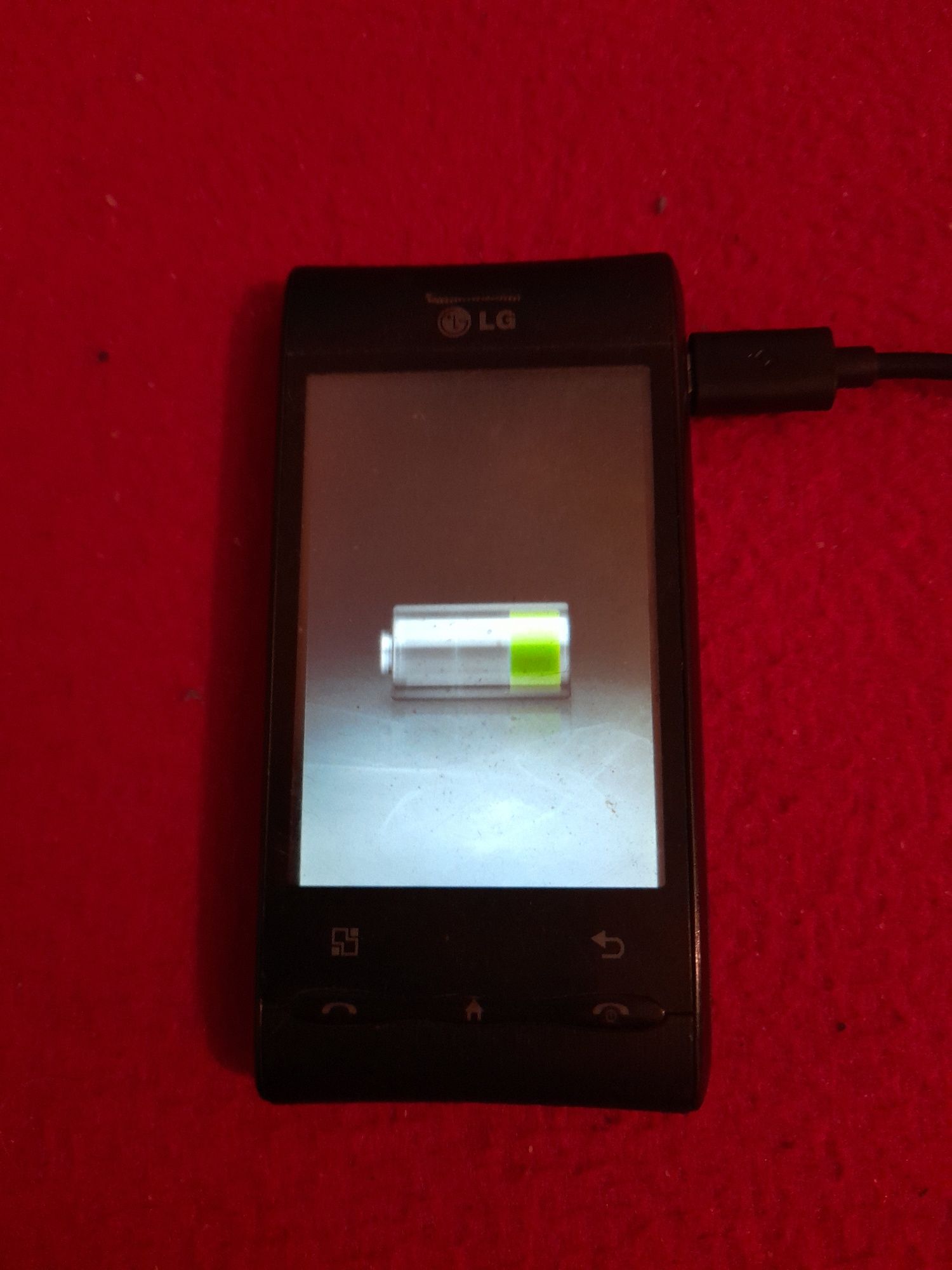 Продавам смартфон LG GT 548