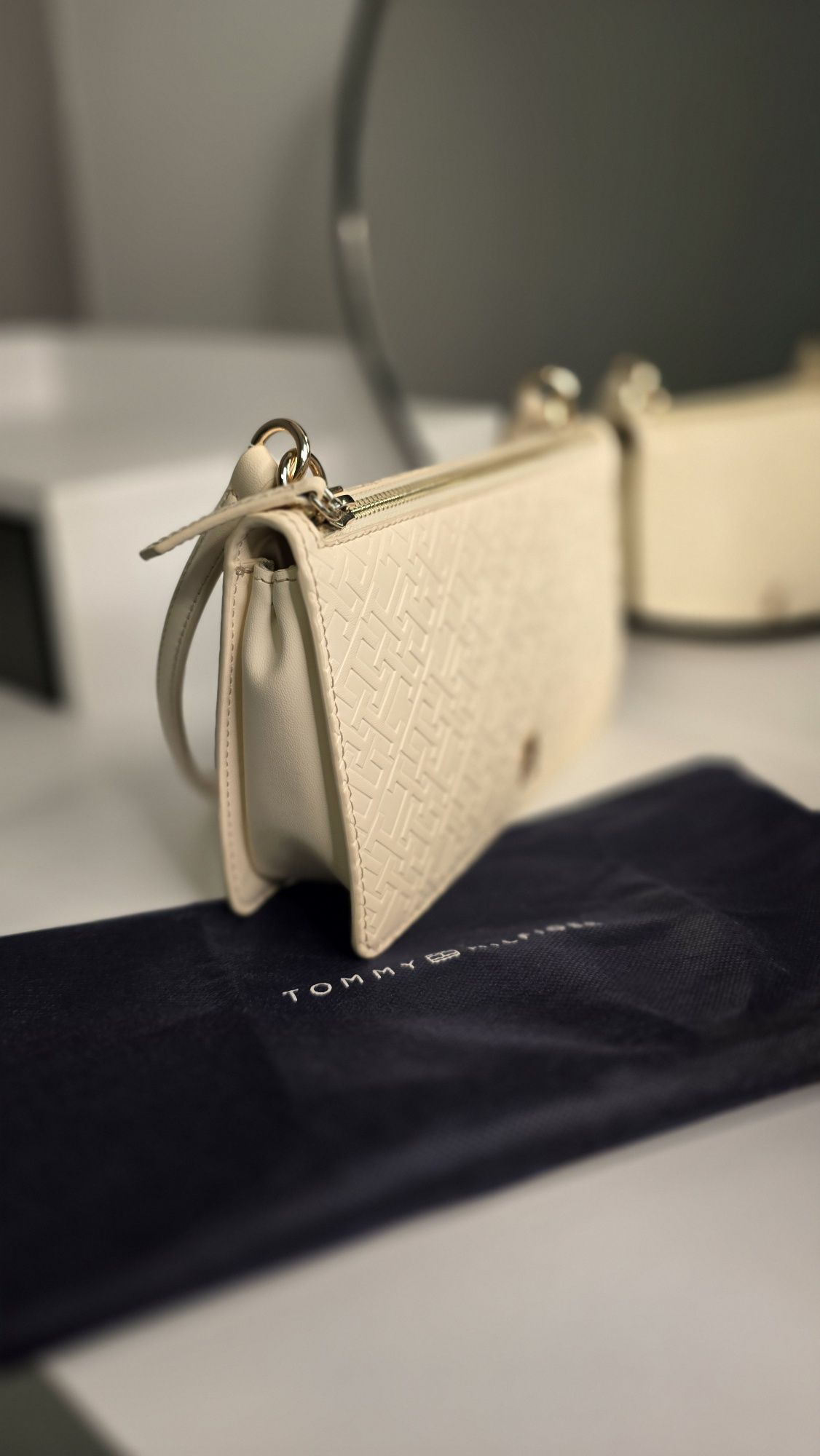 ОРИГИНАЛНА чанта Tommy Hilfiger. Като нова.