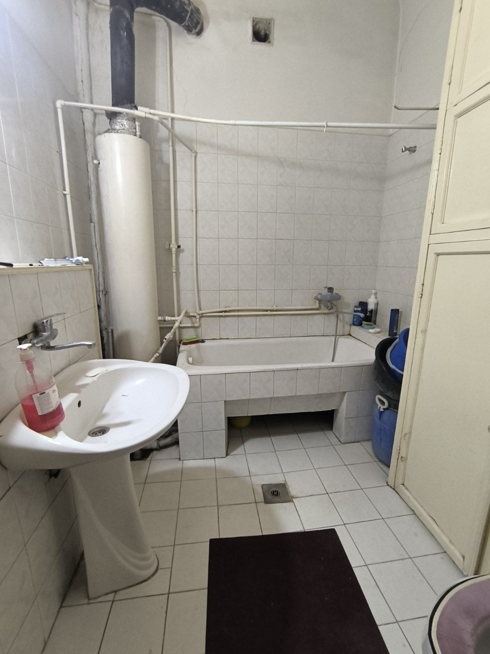 Продаётся 2 комнатная квартира в Чирчике раён центральный базар