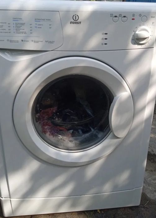 Машинка автомат indesit в отличном состоянии