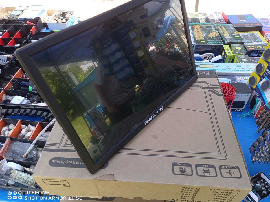 Лед телевизор 12/220в с вграден тунер 15" за каравани и камиони