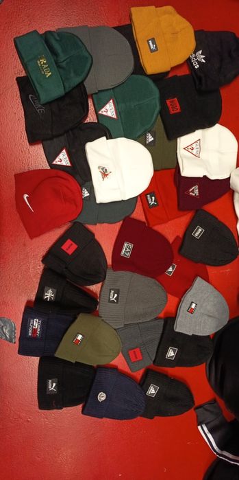 Căciuli unisex de vanzare