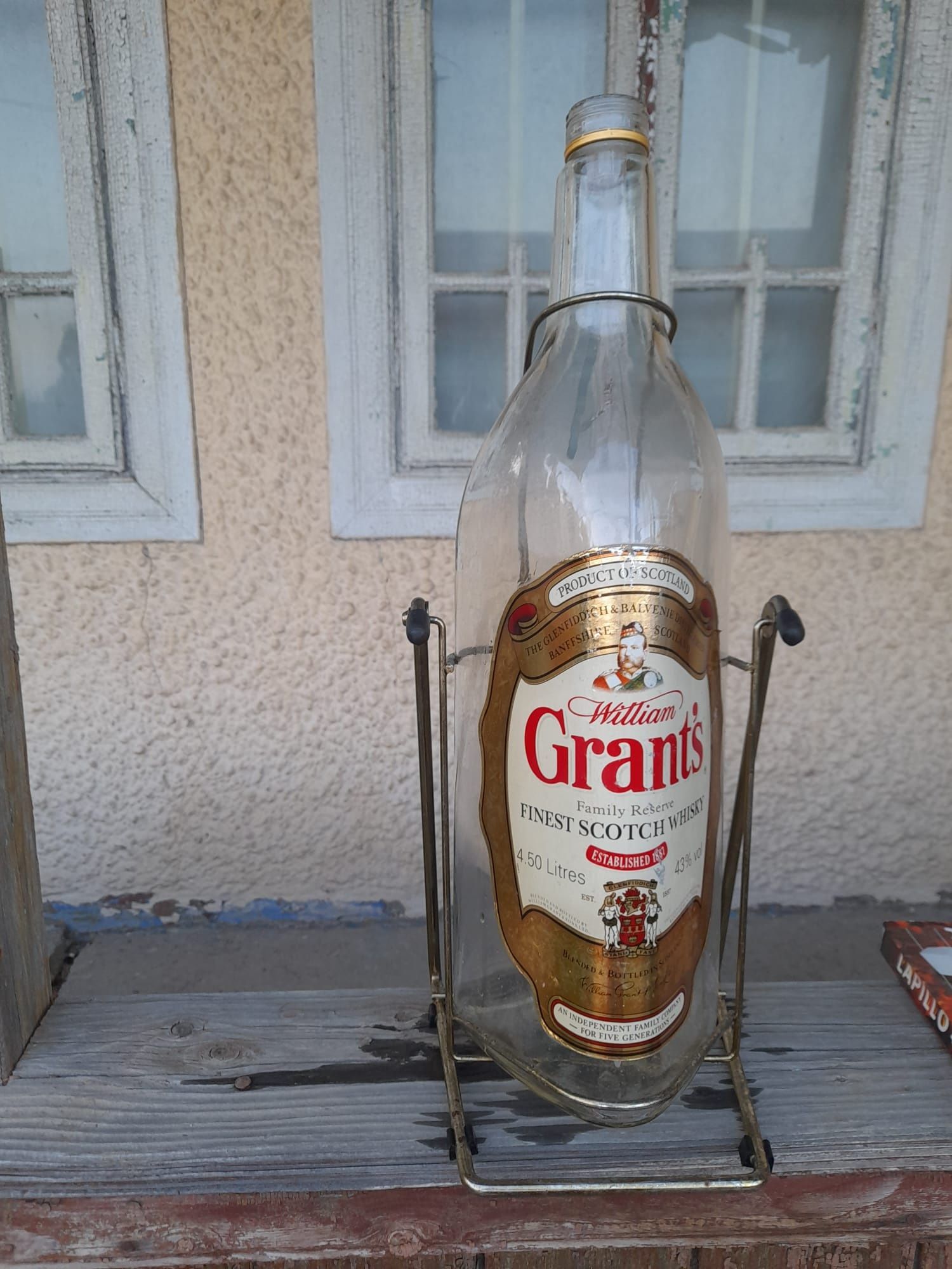 Sticlã cu suport de vânzare
