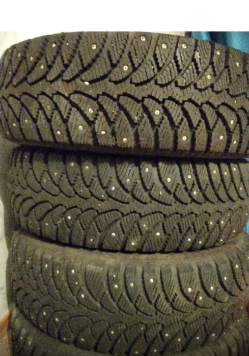 Зимние шины почти новые