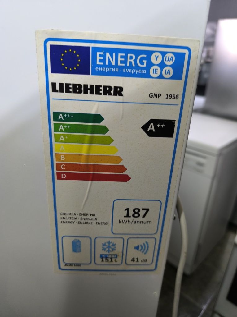 Фризир Liebherr с 5 чекмеджета.