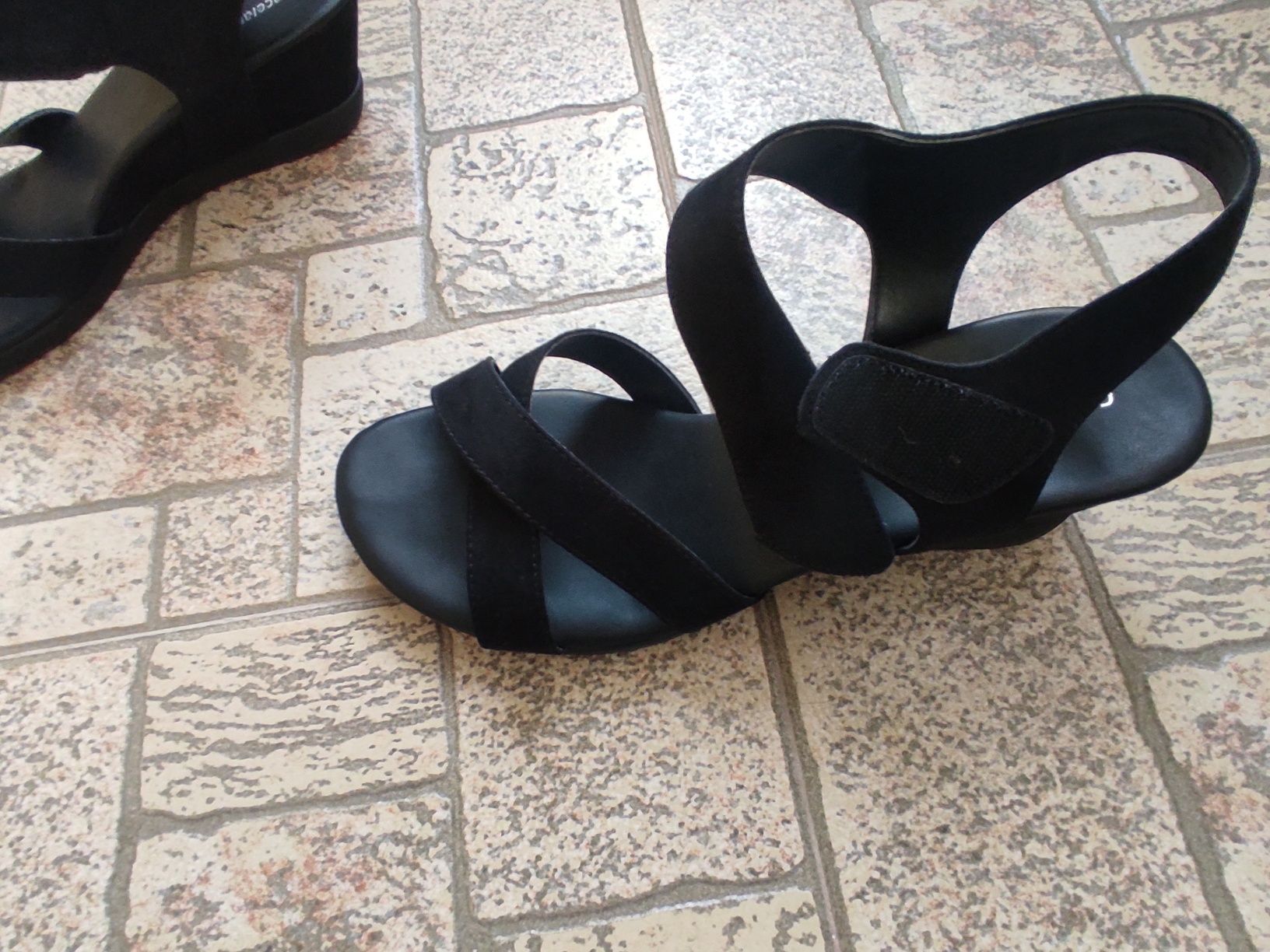 Велурени сандали Deichmann номер 43
