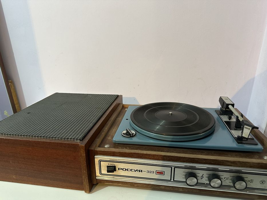Виниловый проигрыватель Россия 323