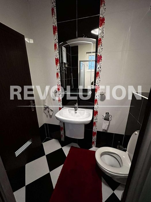 Тристаен апартамент в района на Възраждане 1!