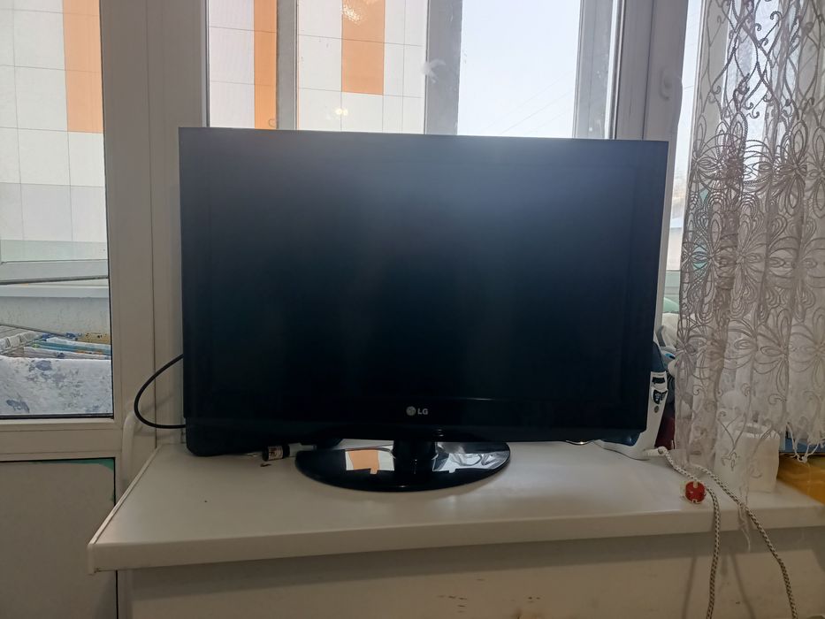 Срочно продам телевизор в хорошем состоянии LG