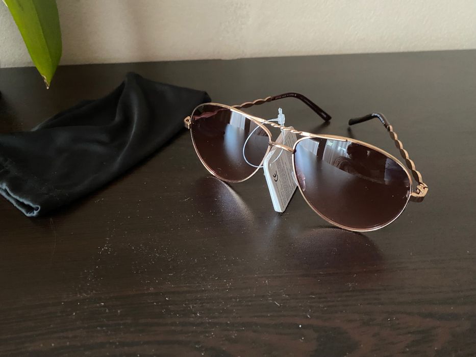 Слънчеви очила, нови със златиста рамка!