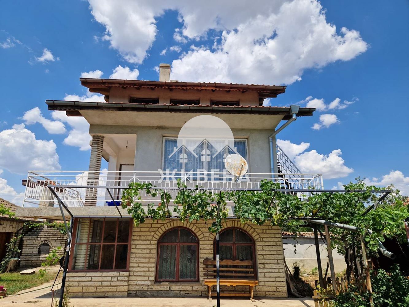 Продавам къща в с. Плачидол