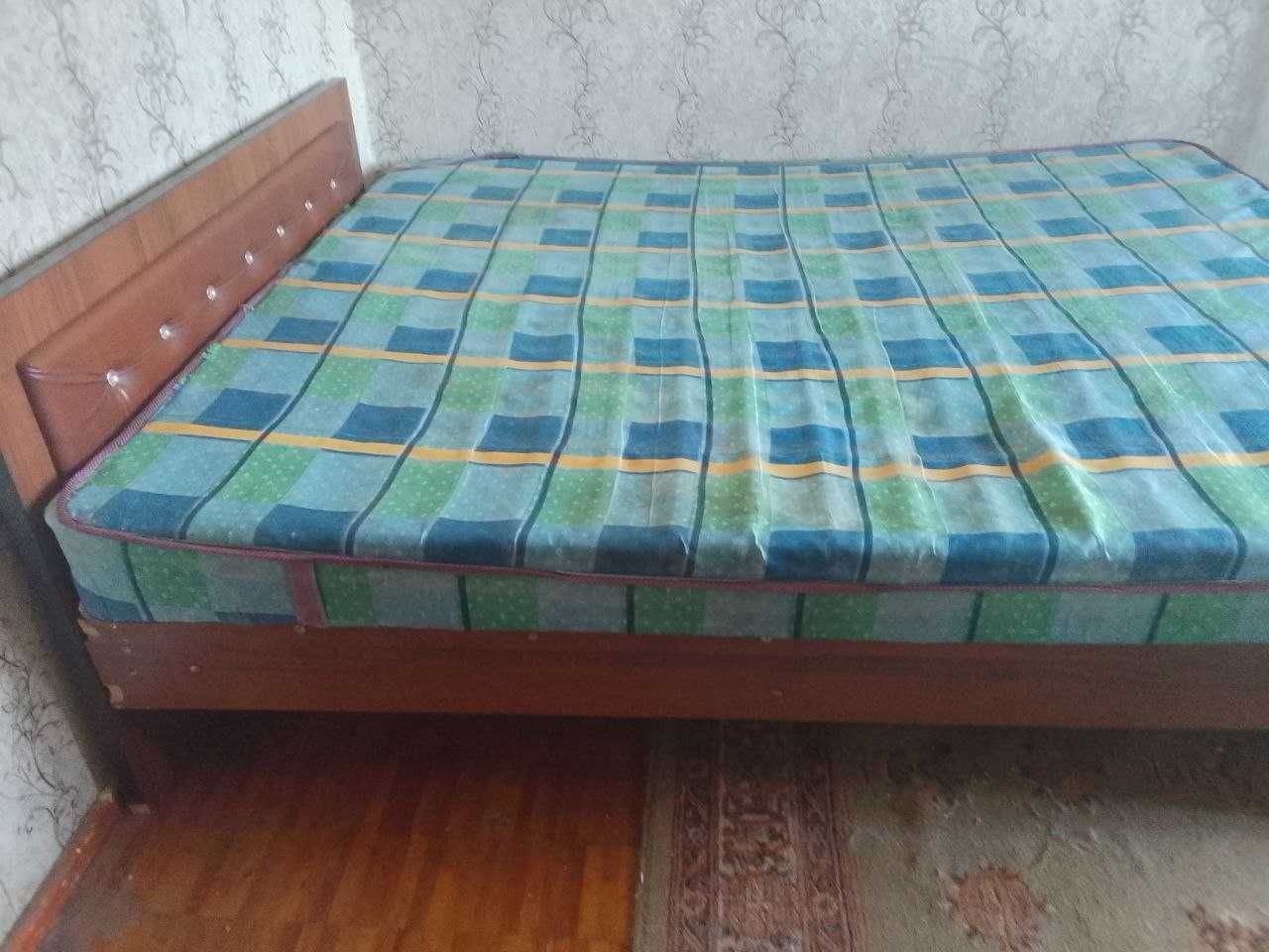 Кровать 2x спальная, в хорошем состоянии