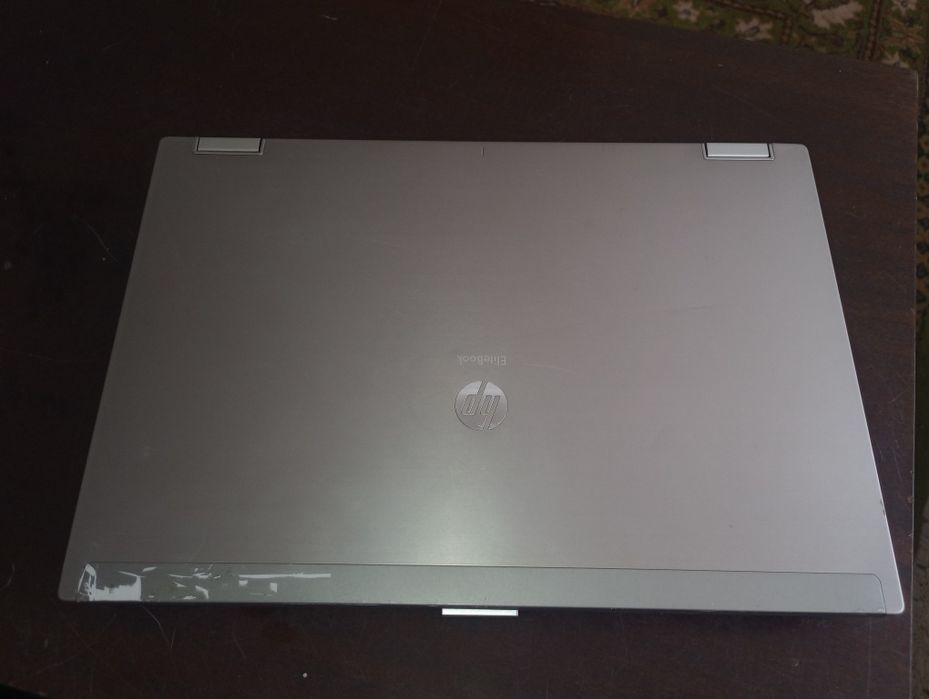 Elitebook HP cu Intel i5, amprenta și carcasă metalică
