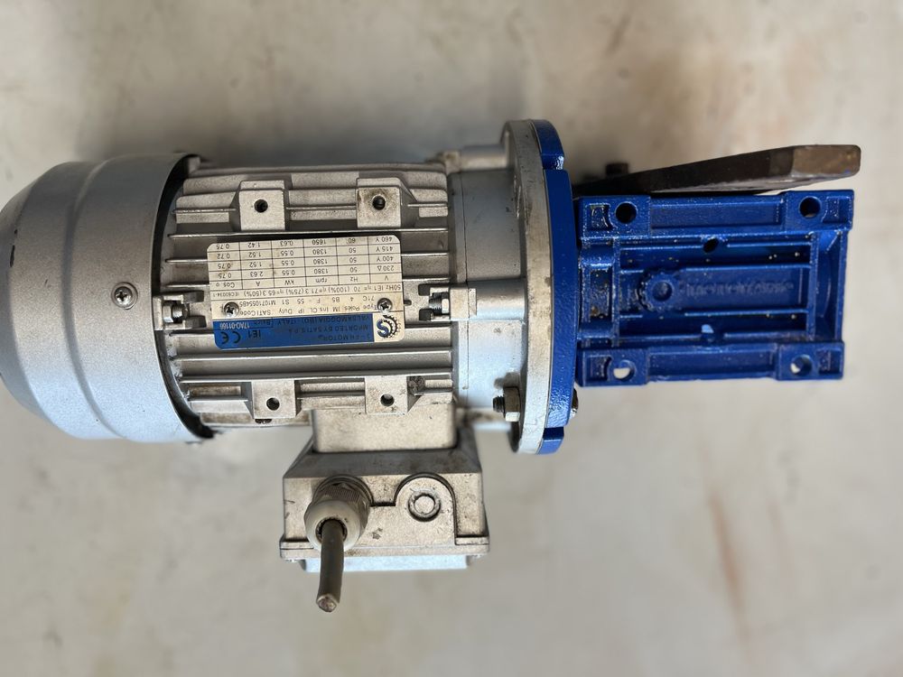 Motor cu reductor de 0,55 kw