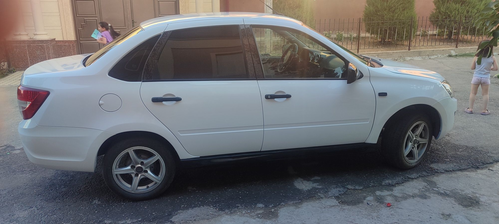 LADA GRANTA idiyal holata